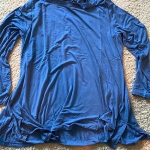 H Halston woman’s tee